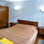 Razsukanova House , разсукановата къща *