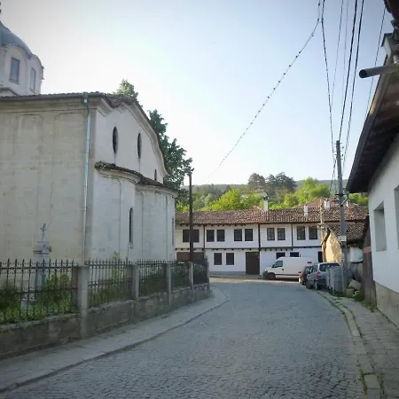 Razsukanova House , разсукановата къща