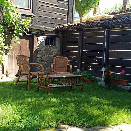 Razsukanova House , разсукановата къща *