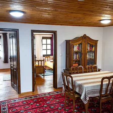 Feriehus Razsukanova House , разсукановата къща Elena