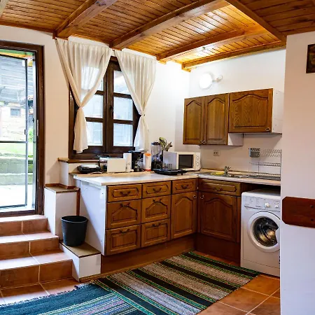 Ваканционна къща Razsukanova House , разсукановата къща *