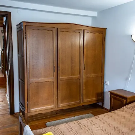 Holiday home Razsukanova House , разсукановата къща *