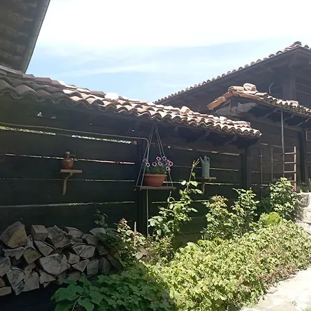 Razsukanova House , разсукановата къща Holiday home Elena